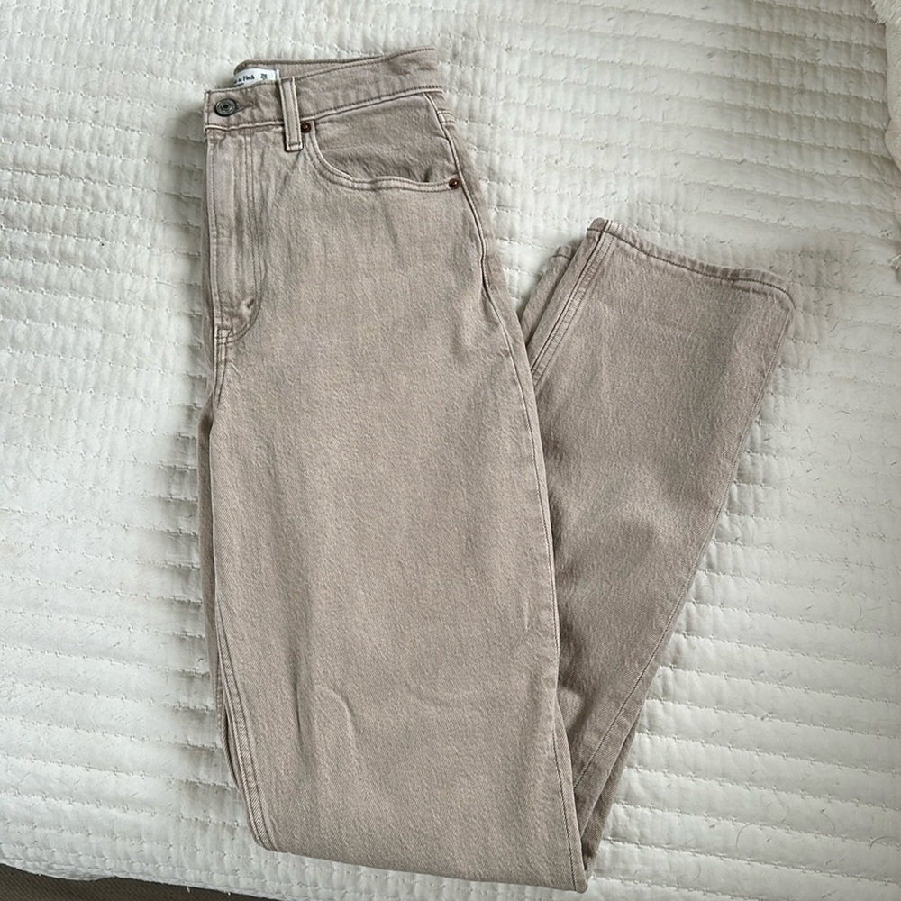 A&F curve love the 90s straight ultra high rise. Size 26/2 Long. Never worn.